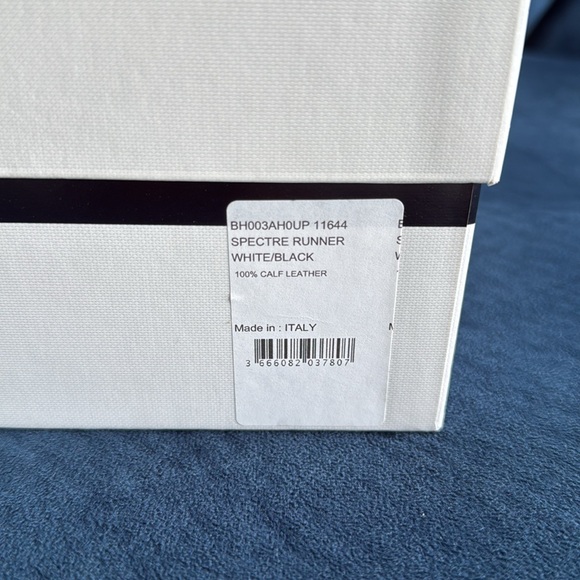 Givenchy White and Black Refracted Logo Spectre Runner
Sneakers Size 44 - Picture 5 of 8